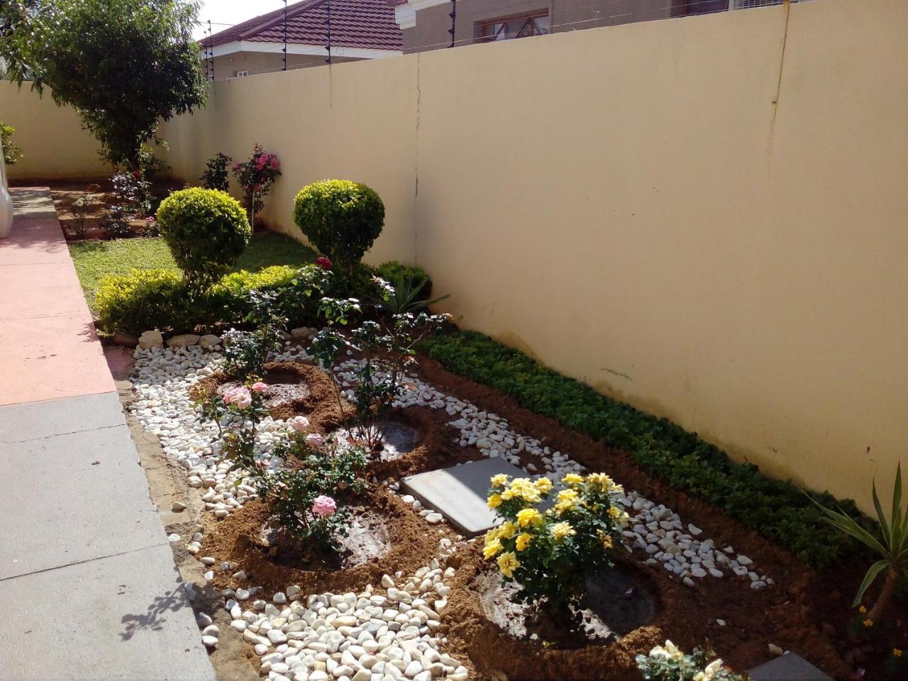 Tap'S Home Away From Home Gaborone Exterior foto
